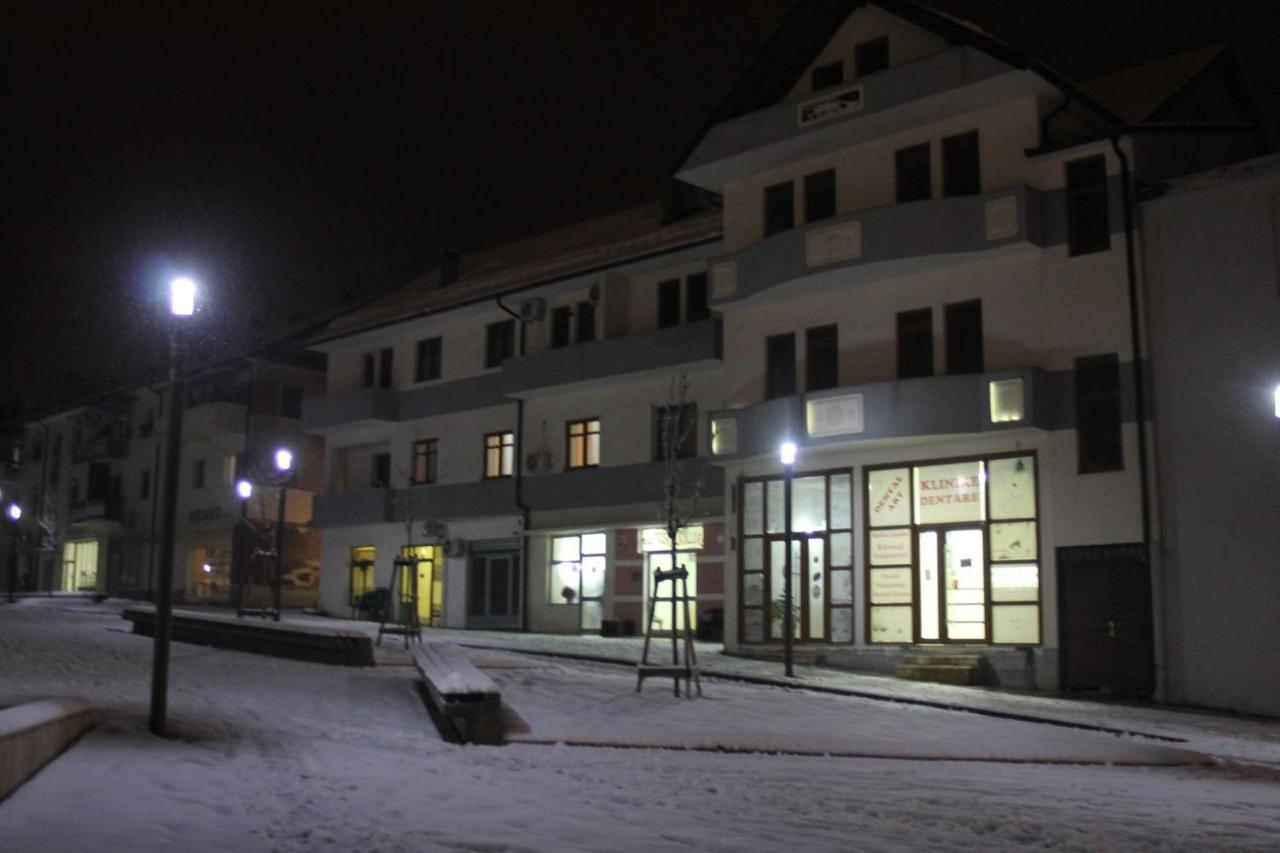 Hotel Kings Apartments Bajram Curri Esterno foto