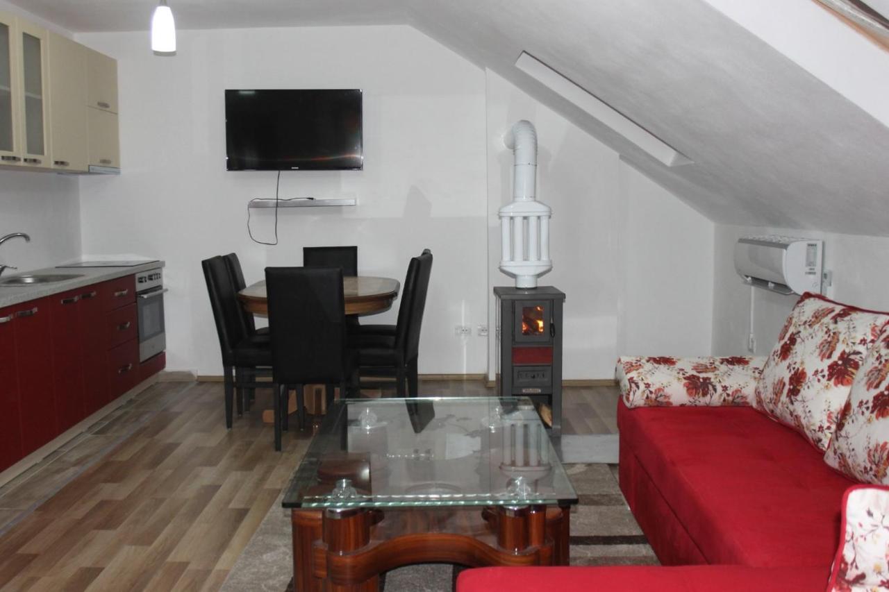 Hotel Kings Apartments Bajram Curri Esterno foto