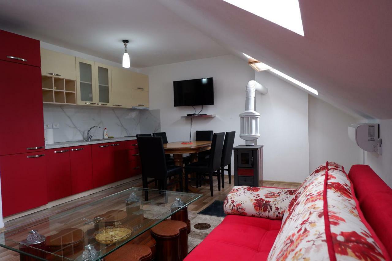 Hotel Kings Apartments Bajram Curri Esterno foto