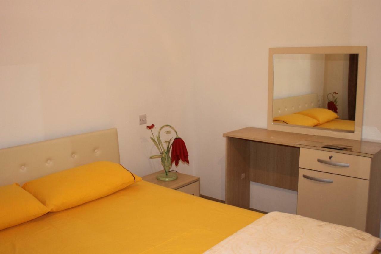 Hotel Kings Apartments Bajram Curri Esterno foto
