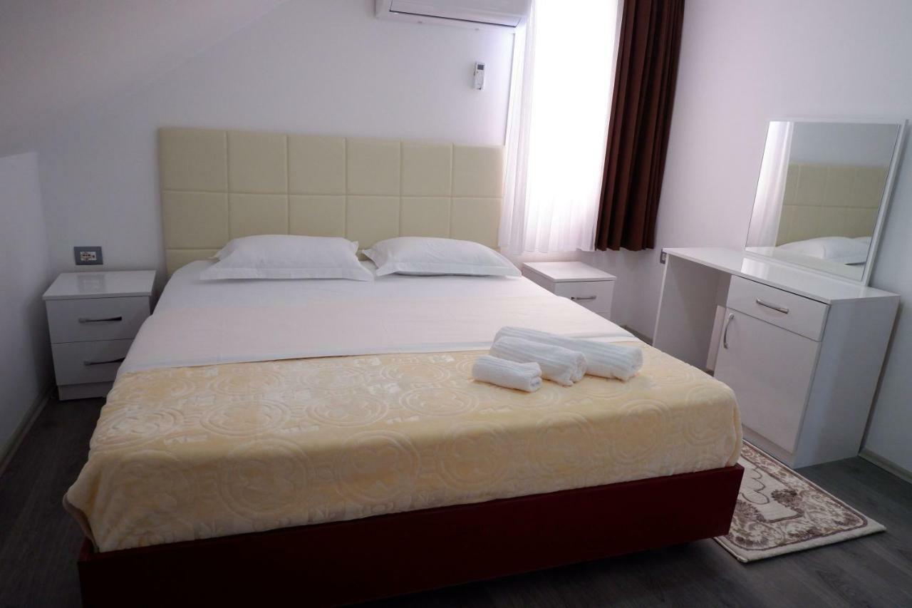 Hotel Kings Apartments Bajram Curri Esterno foto