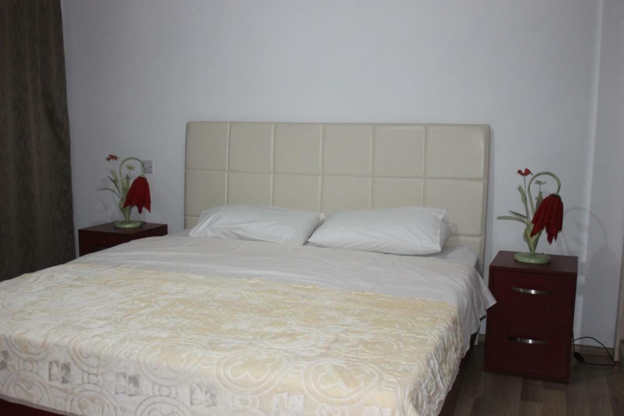 Hotel Kings Apartments Bajram Curri Esterno foto
