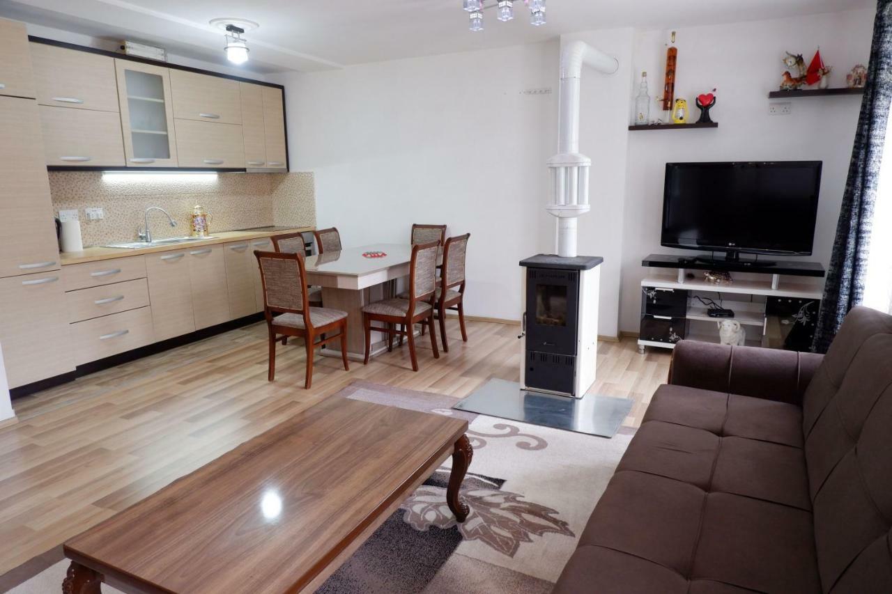Hotel Kings Apartments Bajram Curri Esterno foto