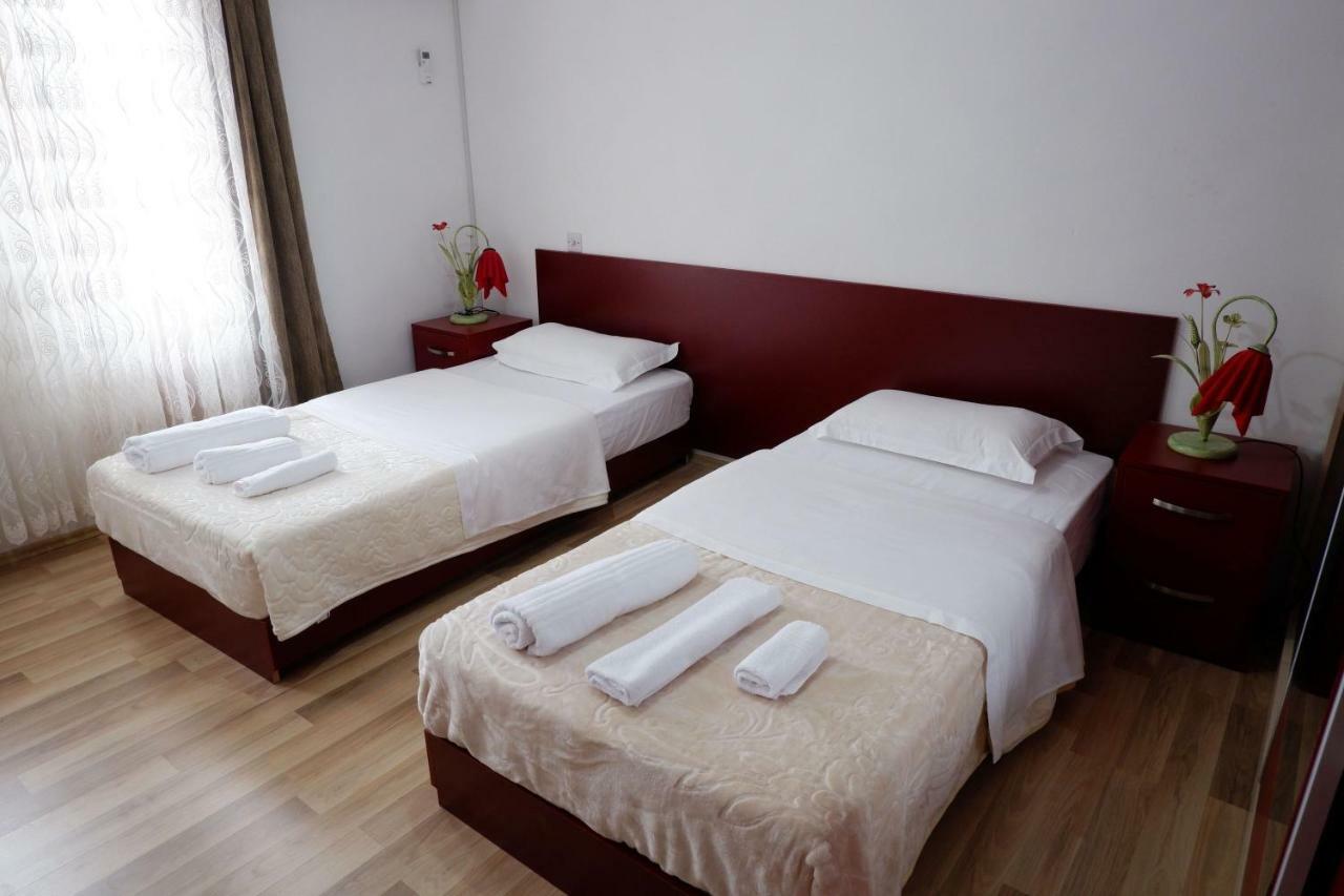 Hotel Kings Apartments Bajram Curri Esterno foto