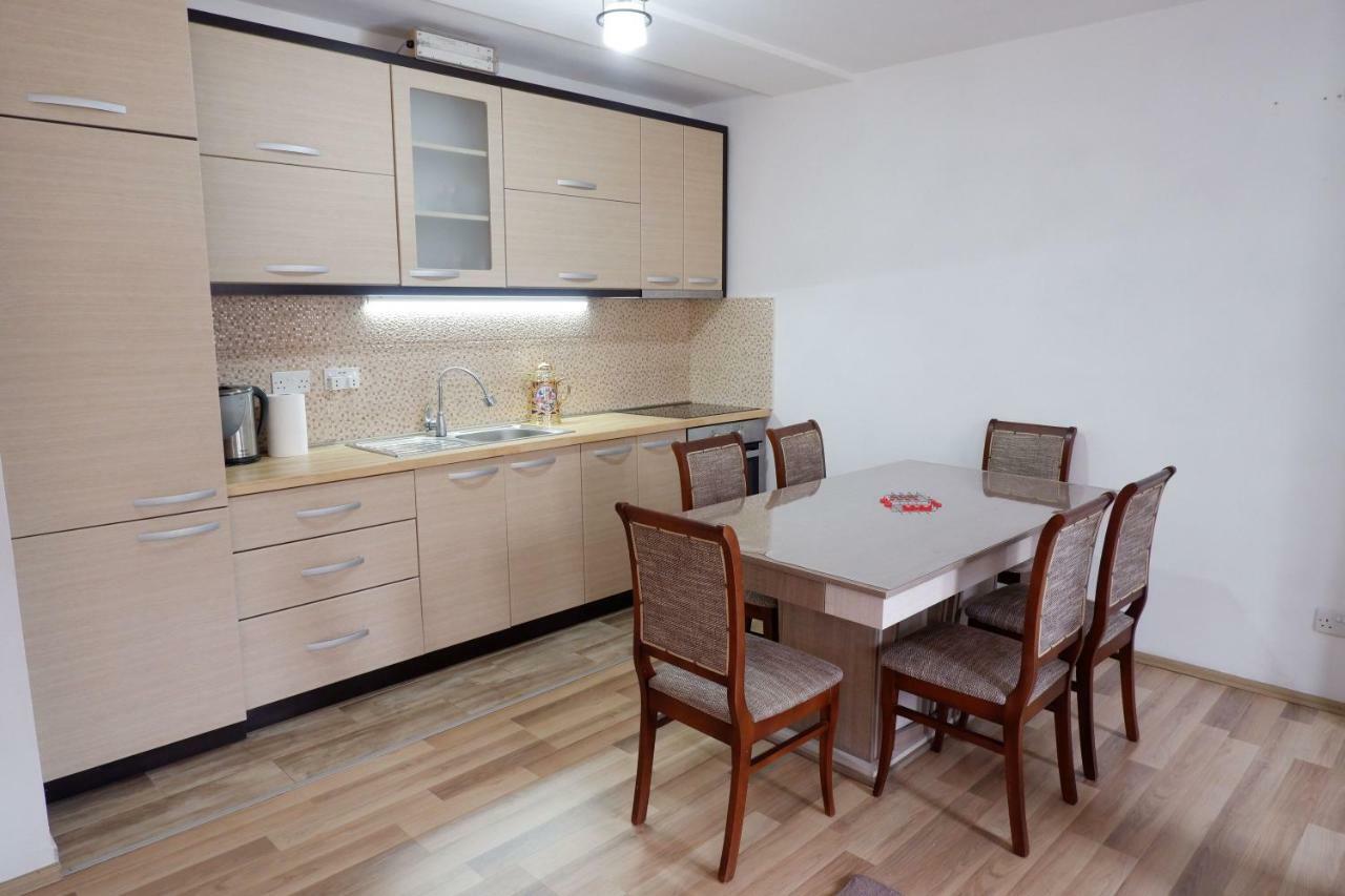 Hotel Kings Apartments Bajram Curri Esterno foto