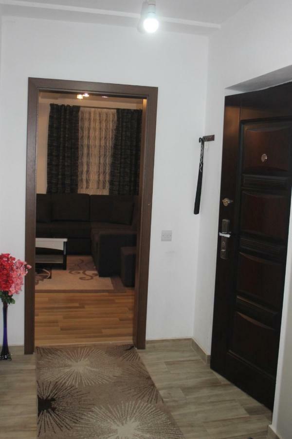 Hotel Kings Apartments Bajram Curri Esterno foto