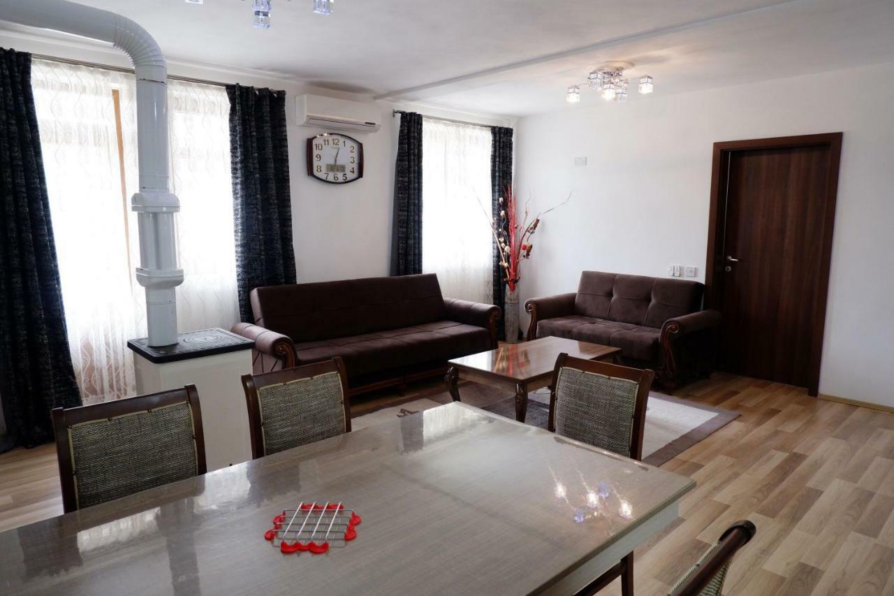 Hotel Kings Apartments Bajram Curri Esterno foto