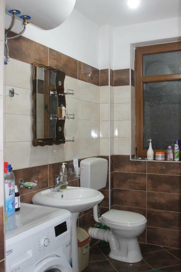 Hotel Kings Apartments Bajram Curri Esterno foto