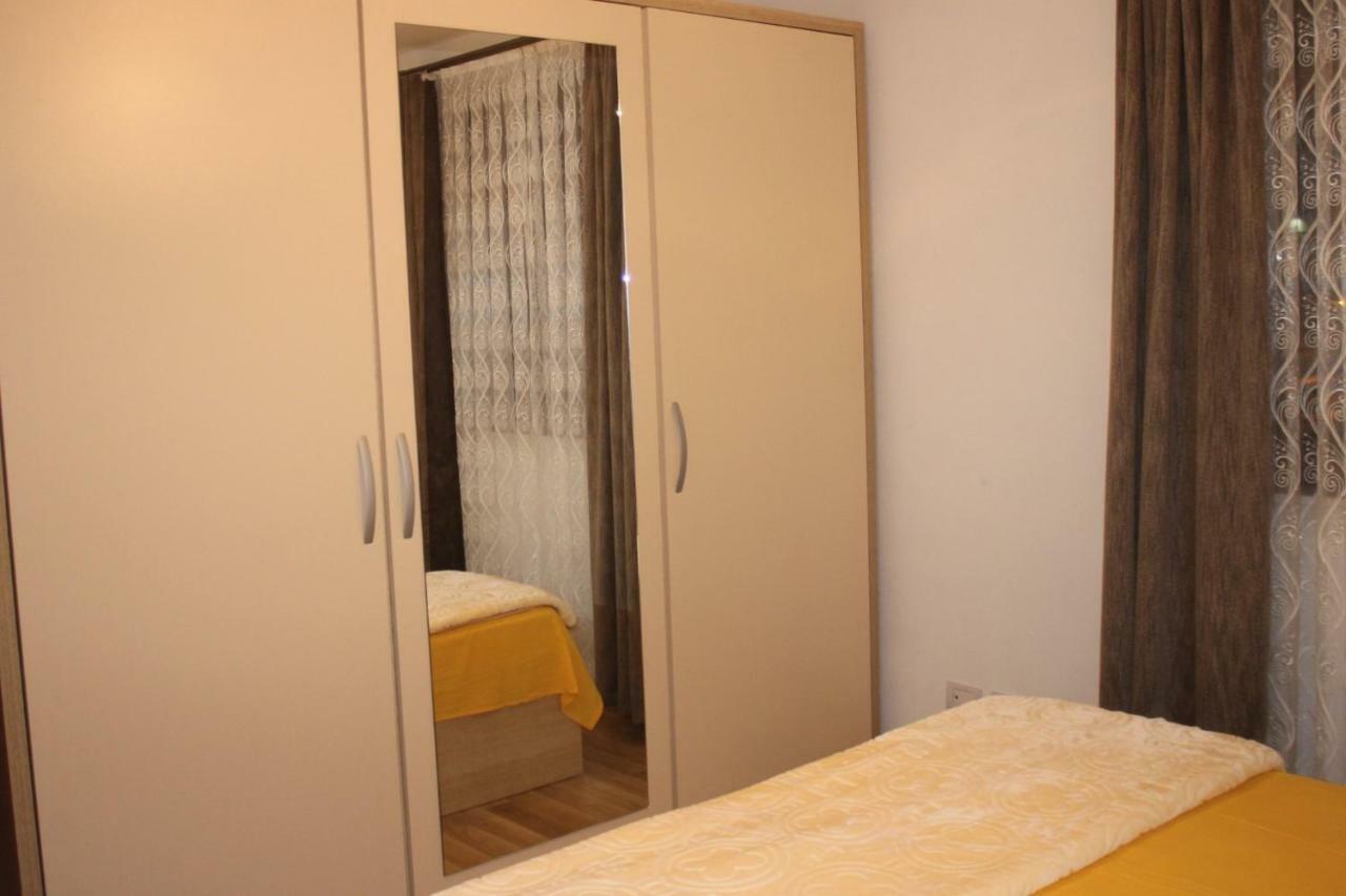 Hotel Kings Apartments Bajram Curri Esterno foto