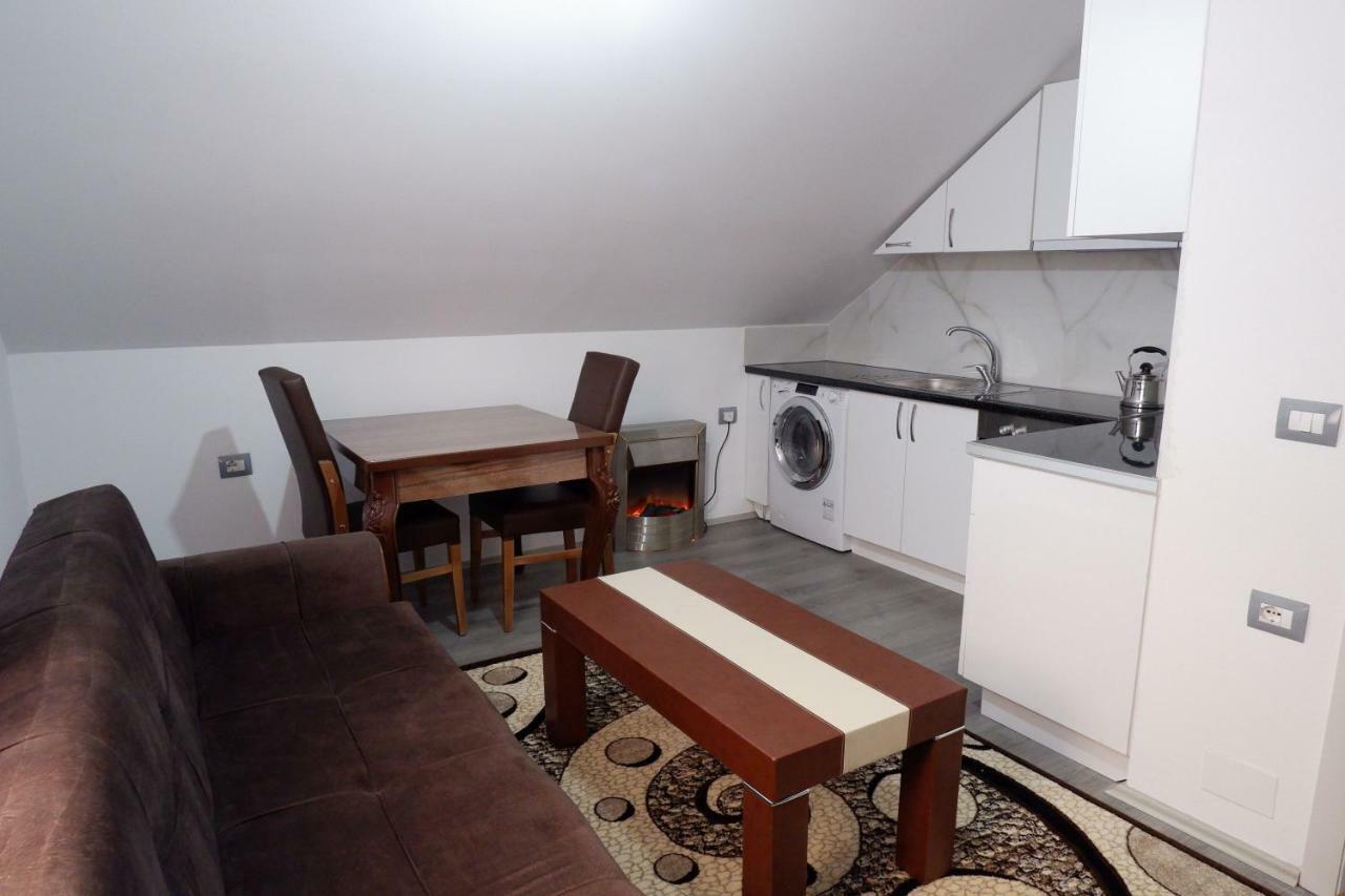 Hotel Kings Apartments Bajram Curri Esterno foto
