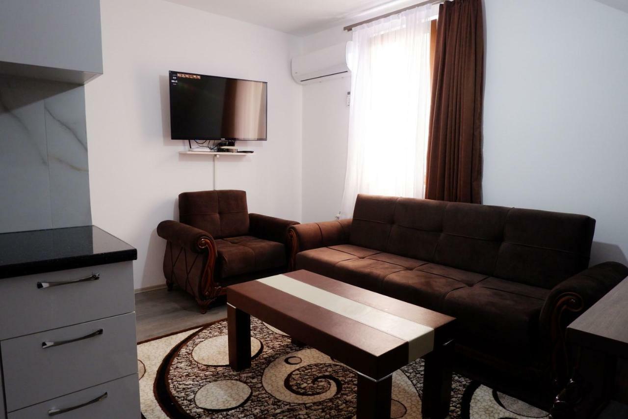 Hotel Kings Apartments Bajram Curri Esterno foto